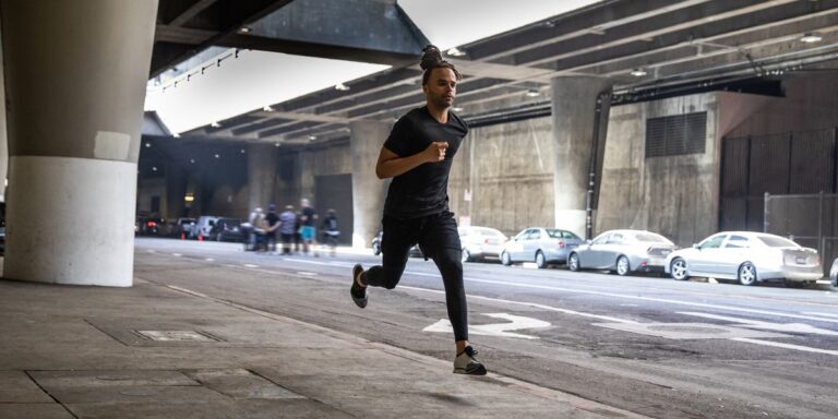 Comment augmenter en toute sécurité l'intensité de la course pour que vous percevez des plateaux



