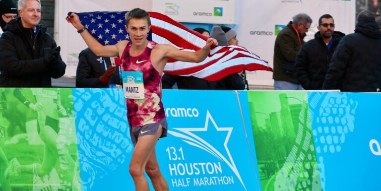 Conner Mantz bat le record de demi-marathon américain de 18 ans



