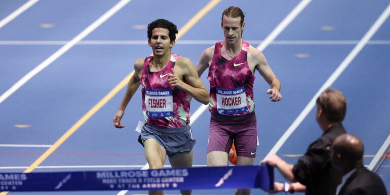Grant Fisher bat le record du monde en salle de 3 000 mètres



