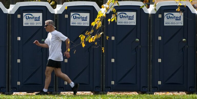 J'ai demandé à un avocat si je pouvais être arrêté pour m'être arrêté dans une Porta-Potty lors de ma course



