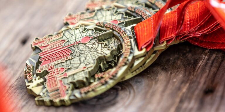 Pourquoi devriez-vous exécuter la série Superhalfs et remporter une médaille différente de six cours



