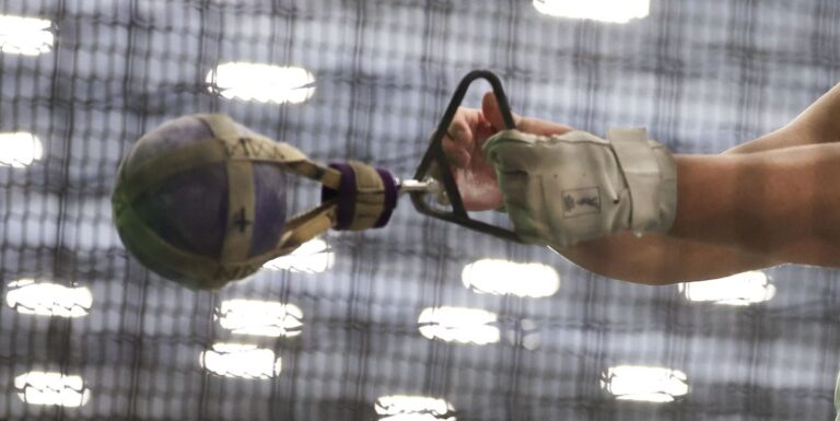 Spectateur tué pendant l'événement de lancement de poids à la rencontre d'athlétisme intérieure



