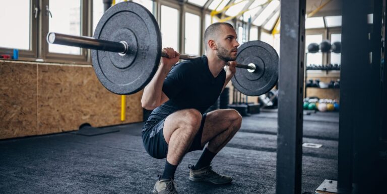 Squat avant vs arrière Squat: Quel est le meilleur pour vos objectifs de course?



