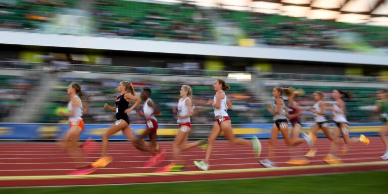 Un changement historique pourrait apporter de l'argent aux athlètes universitaires, mais il écrase déjà les rêves de certains coureurs



