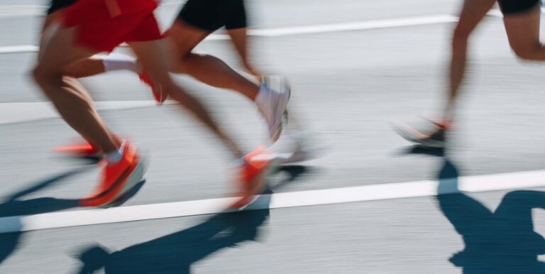 Pourquoi les coureurs se reprochent à chaque nouvelle distance de course - et comment faire les choses correctement



