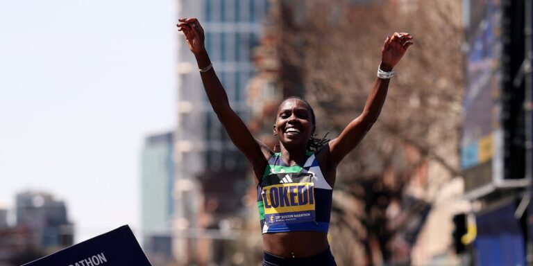 Sharon Lokedi démolit le record du cours du marathon de Boston de plus de 2 minutes



