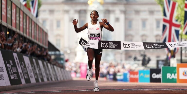 Tigst Assefa bat le record du monde du marathon des femmes uniquement au marathon de Londres 2025



