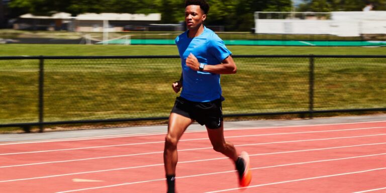 5 secrets pour augmenter la vitesse de course, selon les meilleurs entraîneurs et pros



