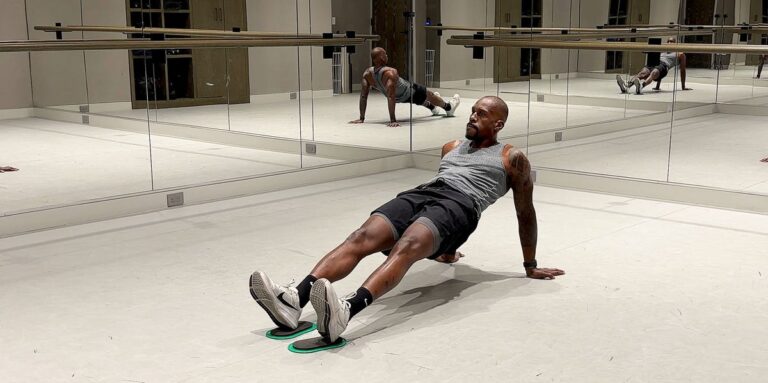 6 exercices de noyau de curseur pour élever votre entraînement AB



