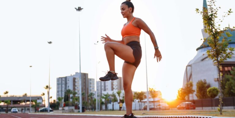 Si vous souhaitez courir plus vite, ajoutez ces 4 exercices pliométriques à votre routine d'échauffement



