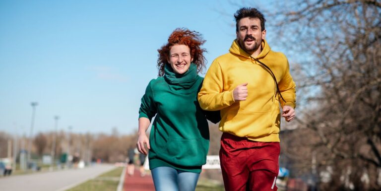Un scientifique dit que courir un rythme de 12 minutes pourrait vous aider à tomber amoureux - voici pourquoi



