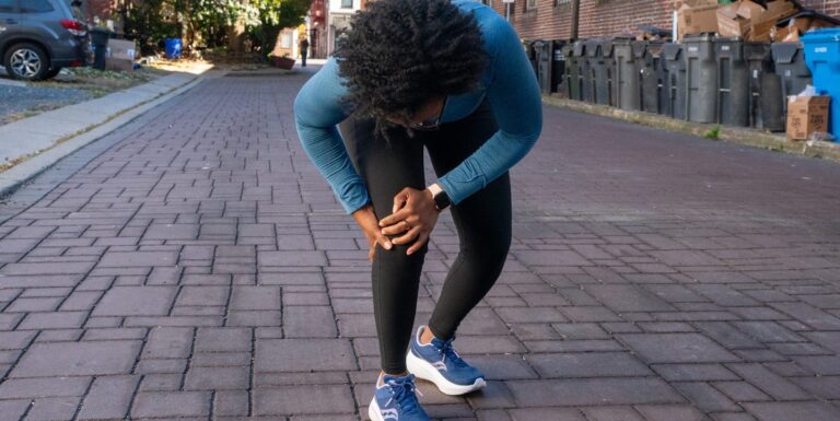 Comment reconnaître une blessure à la surutilisation et l'empêcher de ruiner vos courses



