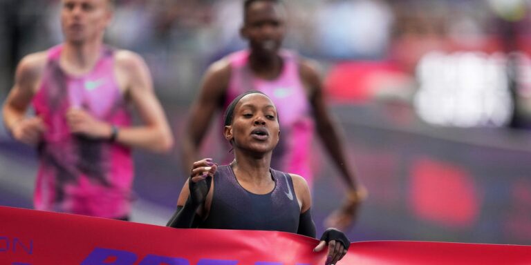 Faith Kipyegon coule un 4: 06,42 mile dans sa tentative de casser 4 minutes



