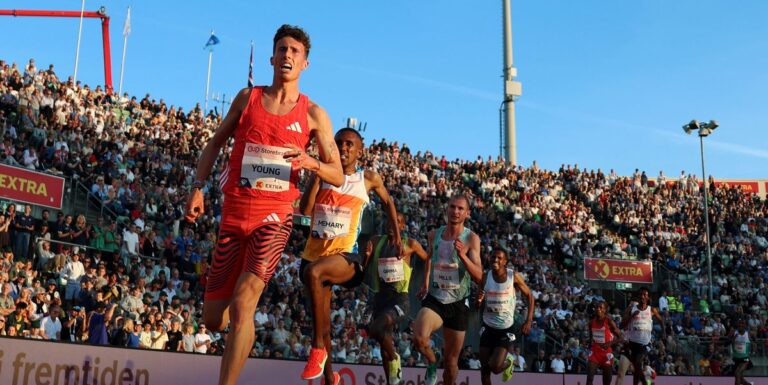 Nico Young bat le record américain en plein air de 5 000 mètres



