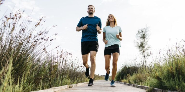 Un guide du débutant pour la course de zone 2: ce que c'est, les avantages et comment le faire



