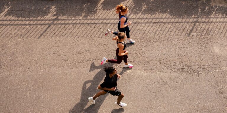 Combien de kilomètres devriez-vous parcourir par semaine pendant l'entraînement au marathon? Les experts répondent



