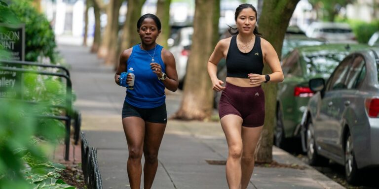 Conseils experts pour courir dans la chaleur sans perdre de progression



