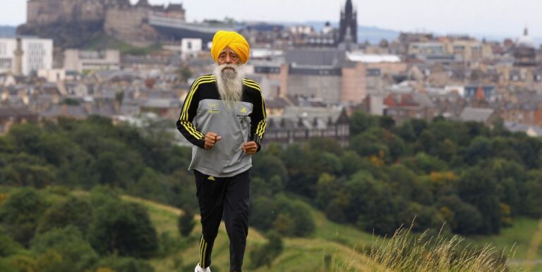 Fauja Singh, qui aurait couru des marathons à 100 ans et plus, est décédé après que le conducteur l'a frappé



