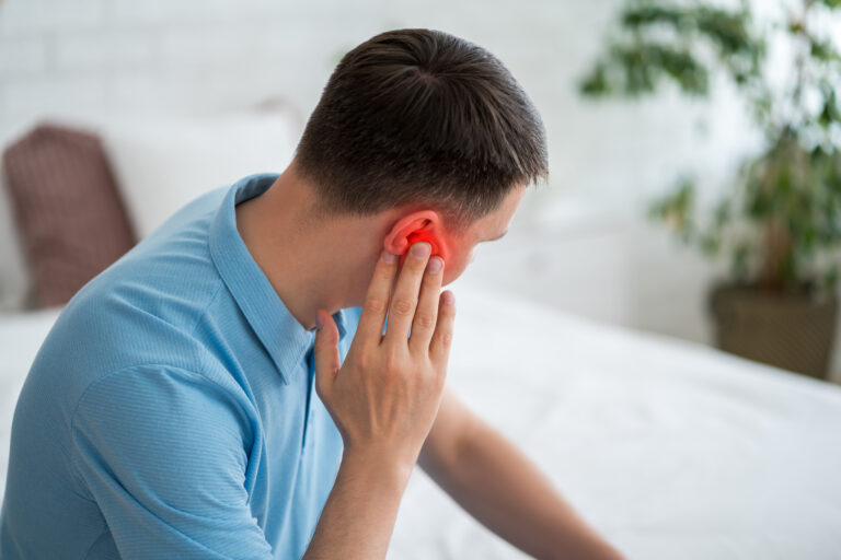 Infections de l'oreille: symptômes, causes et traitements
