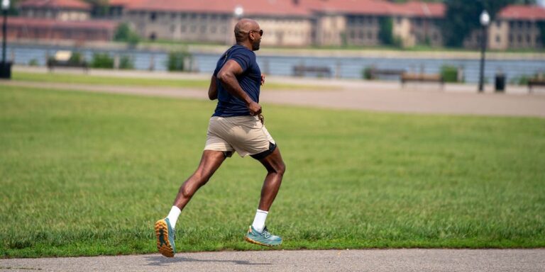 Le secret pour courir plus loin et sans blessure? C'est le pouvoir de marcher.



