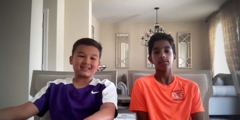 Rencontrez `` The Zoom Demons '', 2 garçons en mission pour faire l'équipe de cross-country du collège



