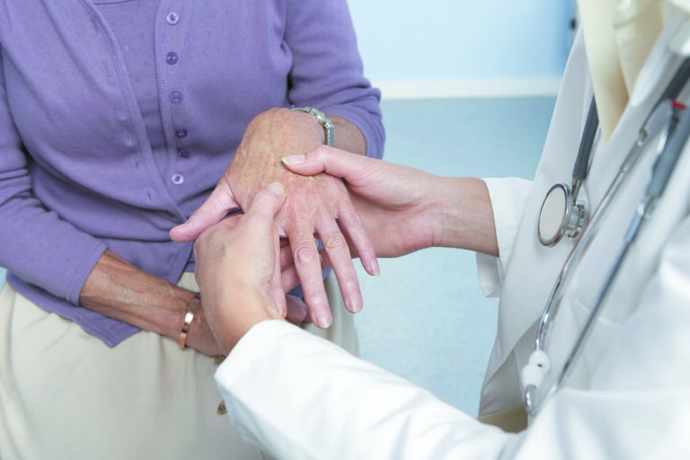 Est-ce que la polyarthrite rhumatoïde cause vos douleurs articulaires?
