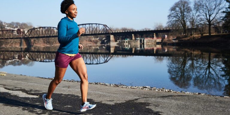 Ma montre m'a dit de ralentir, et je détestais ça. Maintenant, je suis reconnaissant - voici ce que j'ai appris sur le rythme facile




