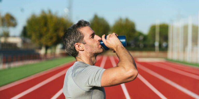 Quand boire des électrolytes, selon les experts



