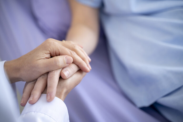 Soins palliatifs contre l'hospice: Quelle est la différence?
