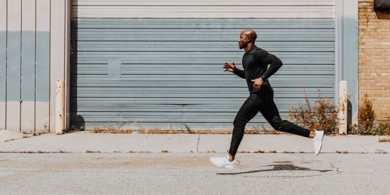 Courez-vous trop vite les jours faciles? Voici pourquoi c'est mauvais



