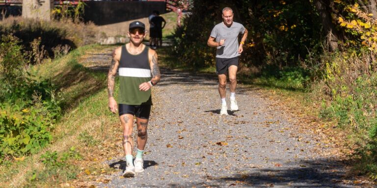 Je pensais que marcher était un signe de faiblesse. Maintenant, je sais que c'est ma stratégie de course la plus intelligente.



