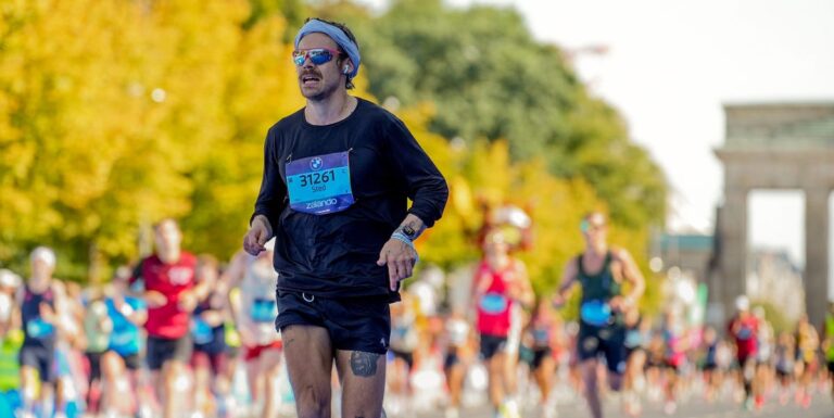 Les statistiques incroyables derrière le impressionnant sub-3 marathon de Harry Styles



