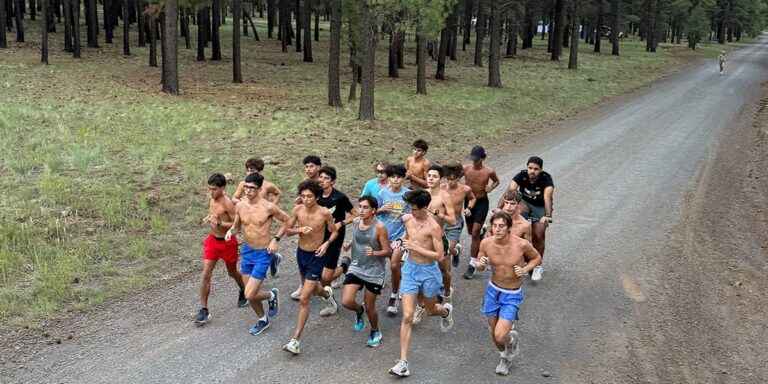 `` Où tu viens de devenir bon: 'Pourquoi les coureurs du lycée affluent pour Flagstaff au cours de l'été



