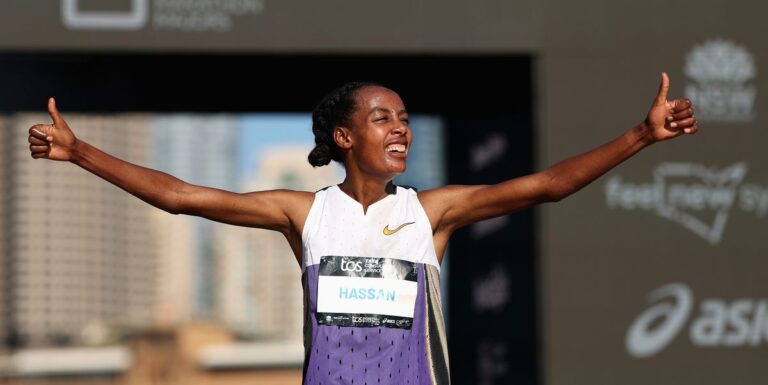 Sifan Hassan a conquis un autre marathon. Maintenant, elle veut que vous découvriez la même joie et le même grain.



