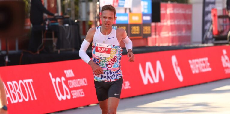 Galen Rupp termine 16e au marathon de Chicago, son premier marathon en 20 mois




