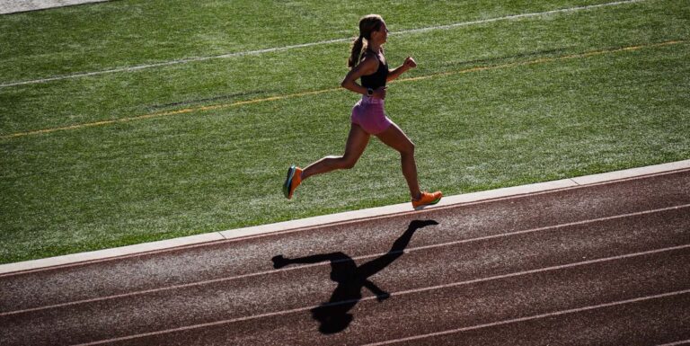 Nerveux à propos de votre premier marathon? Pro Emily Venters l'est aussi - voici comment le renforcement de son jeu mental



