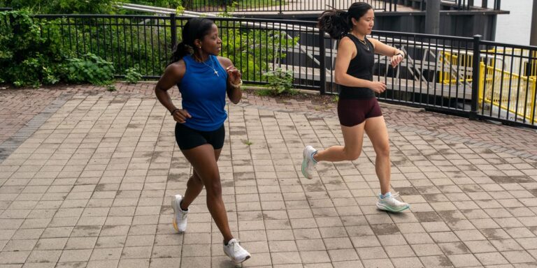 Un entraîneur de marathoniens professionnels m'a convaincu des avantages des entraînements à double seuil. Voici ce qui s'est passé lorsque je les ai essayés.



