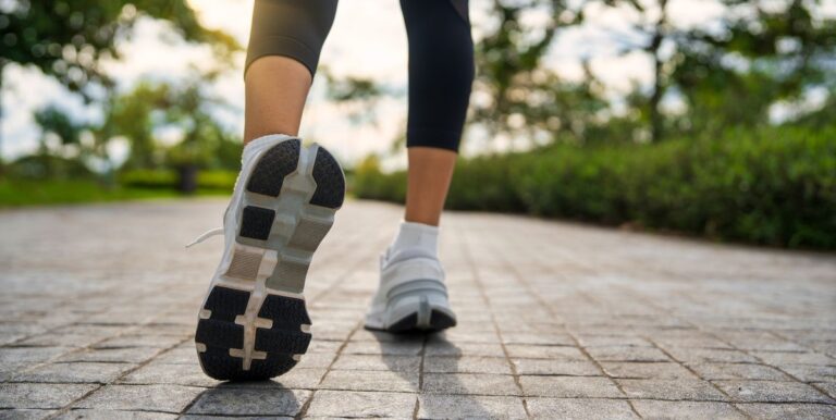 Vous voulez devenir un coureur plus fort ? Libérez le pouvoir de la marche.



