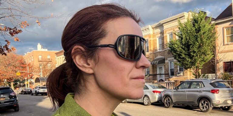 Je suis obsédé par mes lunettes de soleil sans bras Ombraz et vous devriez les essayer aussi



