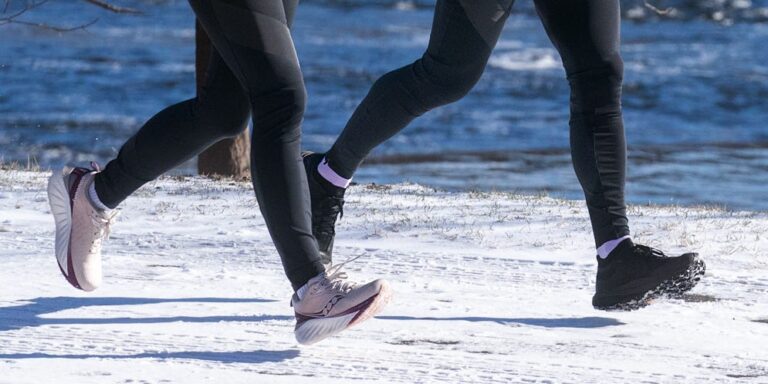 Les 7 meilleures chaussures de course d'hiver pour lutter contre les courses par temps froid glacial, enneigé et boueux



