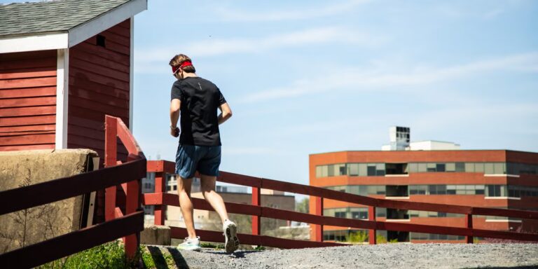 Comment savoir si votre fatigue est normale ou si vous dépassez les limites de l'entraînement, selon un scientifique de la performance



