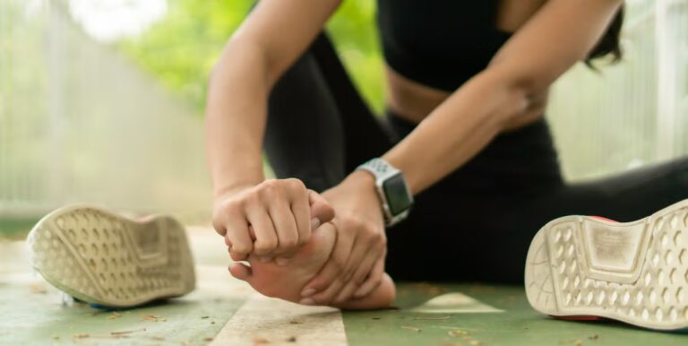 Comment traiter et prévenir les pieds endoloris

