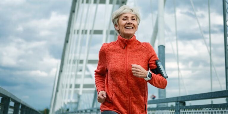 Comment vous pouvez bénéficier physiquement et mentalement en courant à 50 ans et au-delà
