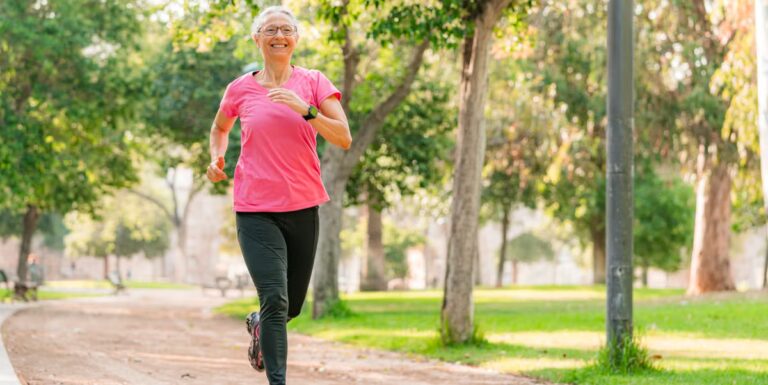 Courir et vieillir en bonne santé : comment rester plus fort plus longtemps
