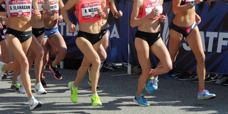 Démarche de course : améliorez les performances avec ces conseils de forme
