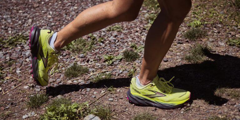 Examen des chaussures de trail Brooks Cascadia 19 : testées sur un terrain accidenté
