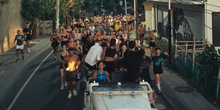 La course virale « Silent Disco » ressemble plus à une fête qu'à une séance d'entraînement. Mais tout le monde n'est pas d'accord
