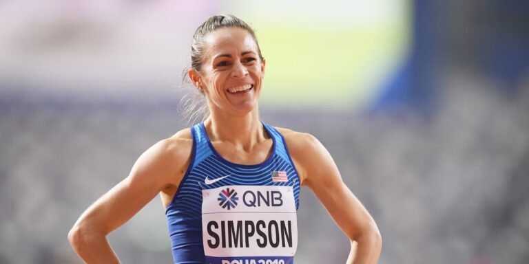 La médaillée olympique Jenny Simpson montre une « amélioration encourageante » après s'être effondrée lors d'une épreuve sur piste
