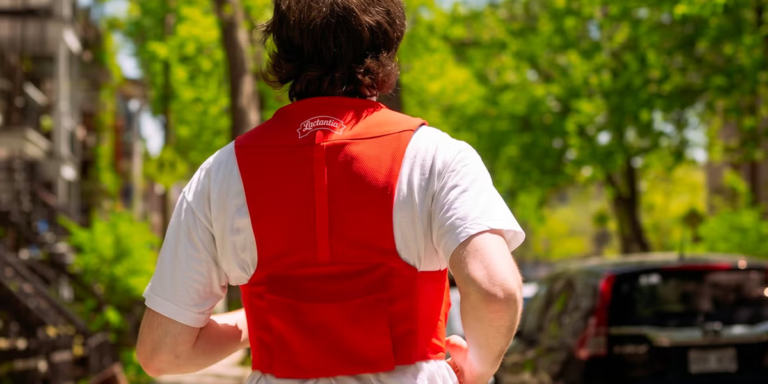 Les coureurs ont compris comment baratter du beurre lors de leurs courses. Il existe désormais un gilet pour cela.
