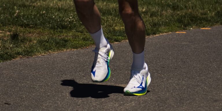 Mizuno Hyperwarp Elite Review : un coureur léger qui rattrape les leaders
